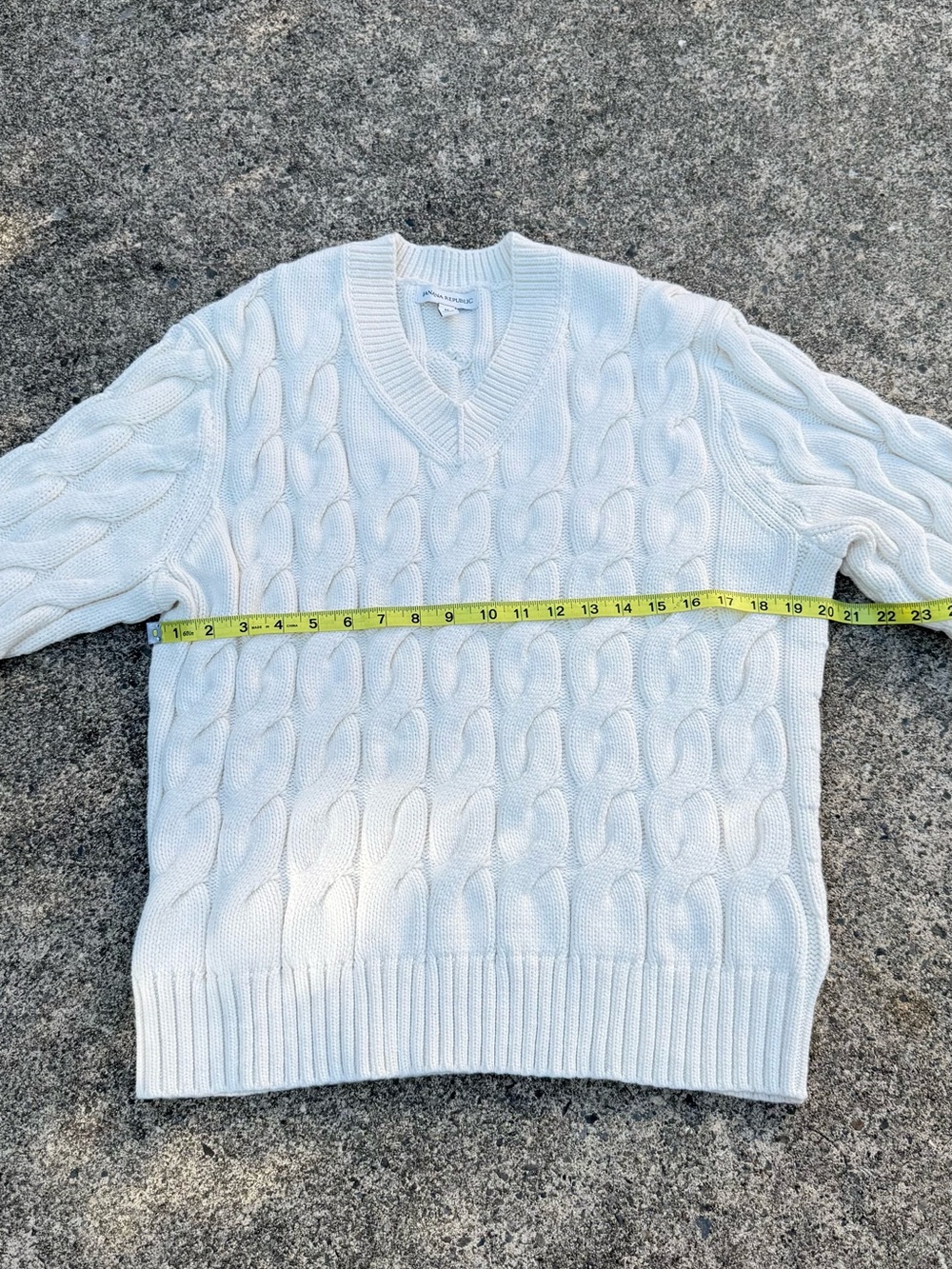 Banana Republic Men’s White Cable Knit Cotton Sweater Size M | Classic V-Neck - Picture 5 of 9